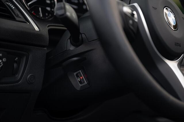 BMW 2-SERIE Cabrio M240i xDrive High Executive 340pk | 1e eig. |