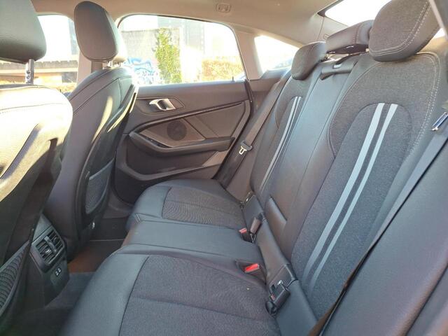 BMW 2-SERIE Gran Coupé 218d Business Ed. | Panorama | Carplay | Live Cockpit |