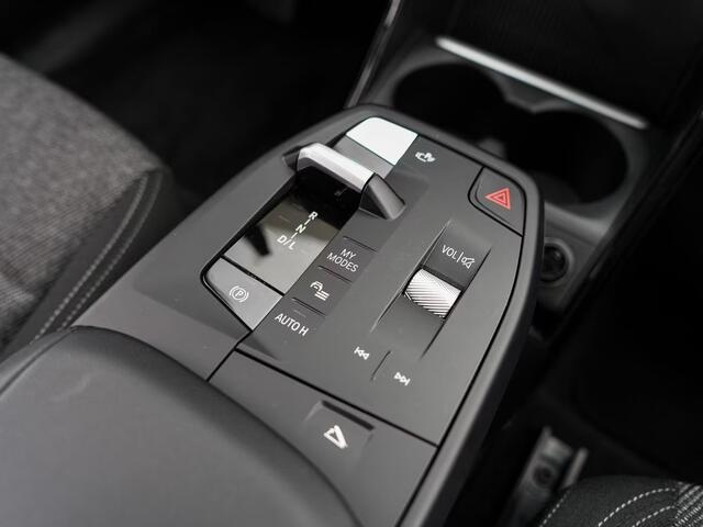 BMW 2-SERIE Active Tourer 218i Trekhaak Panoramadak Stuurwielverwarming Stoelverwarming LED Achteruitrijcamera Keyless Entry