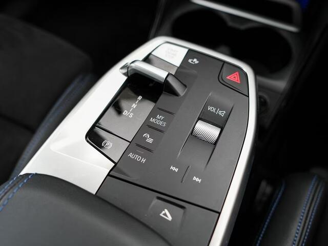 BMW 2-SERIE Active Tourer 218i M Sport Trekhaak Panoramadak Stuurwielverwarming Stoelverwarming Keyless Entry