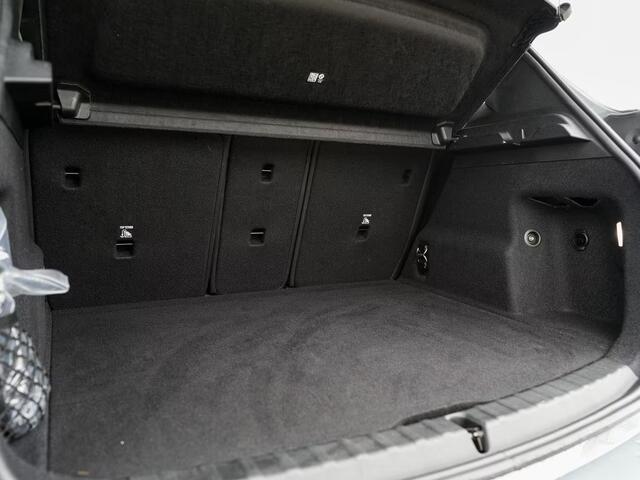 BMW 2-SERIE Active Tourer 218i M Sport Trekhaak Panoramadak Stuurwielverwarming Stoelverwarming Keyless Entry