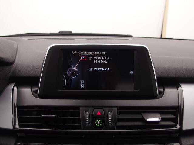 BMW 2-SERIE Active Tourer 216i Centennial High Executive TREKHAAK / STOELVERW / NAVI / CLIMA / PDC / FULL LED / NL-AUTO