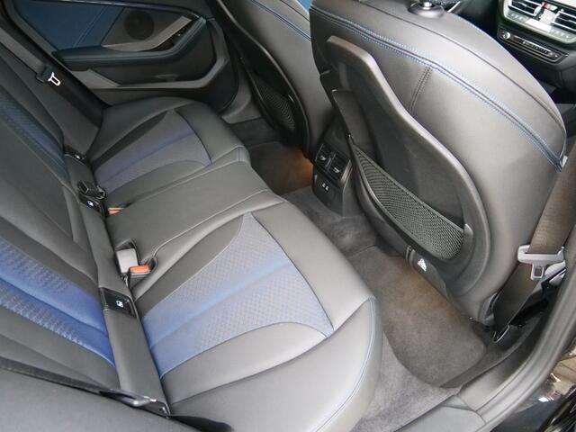 BMW 2-SERIE Gran Coupé 218i High Executive 141 Pk Automaat Navigatie / DAB / Apple Carplay / M Sport-pakket