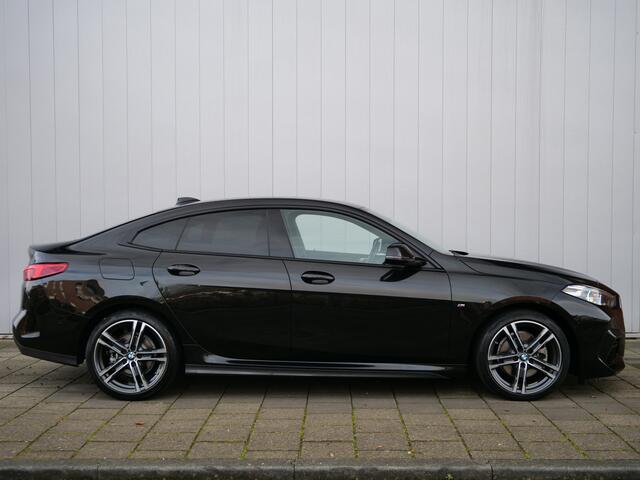 BMW 2-SERIE Gran Coupé 218i High Executive 141 Pk Automaat Navigatie / DAB / Apple Carplay / M Sport-pakket