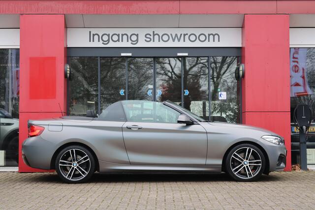 BMW 2-SERIE Cabrio 220d High Executive 2.0L 4-Cilinder | Harman/Kardon | Camera | Leder | Cruise Conrol |