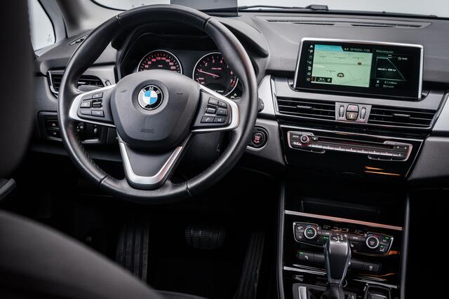 BMW 2-SERIE Active Tourer 218i 136 PK High Executive | Automaat | 1 e Eign | 57..000 KM | | Leder 'Dakota'| Clima | Navi | Pdc | Led | Head-Up Display |