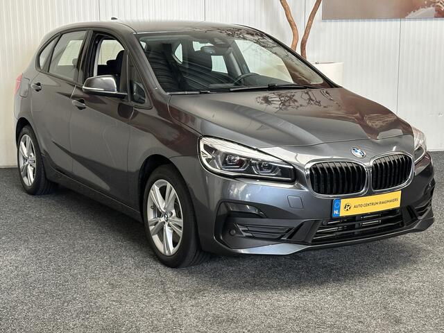 BMW 2-SERIE ACTIVE TOURER 225XE iPERFORMANCE 136 PK PLUG IN HYBRID NAVIGATIE A RIJ CAMERA STOEL VERWARMING PARKEER SENSOREN VOOR & ACHTER ZEER MOOI !!