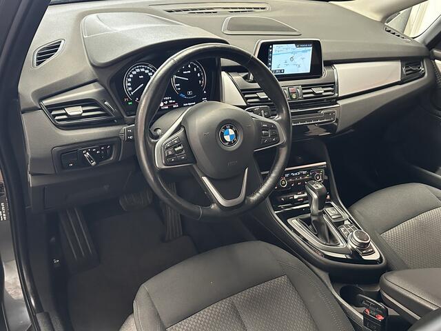 BMW 2-SERIE ACTIVE TOURER 225XE iPERFORMANCE 136 PK PLUG IN HYBRID NAVIGATIE A RIJ CAMERA STOEL VERWARMING PARKEER SENSOREN VOOR & ACHTER ZEER MOOI !!