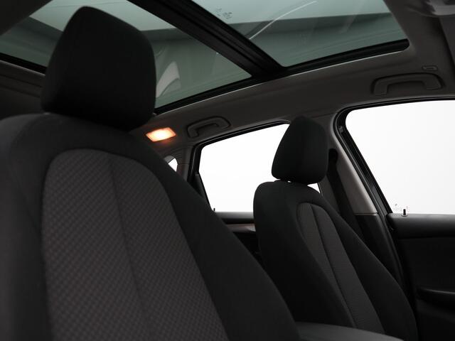 BMW 2-SERIE Active Tourer 218i High Executive 136pk Dealer O.H. | Panodak | Voorstoelen Verwarmd | Keyless | LED Koplampen | Cruise Control | Navigatie |