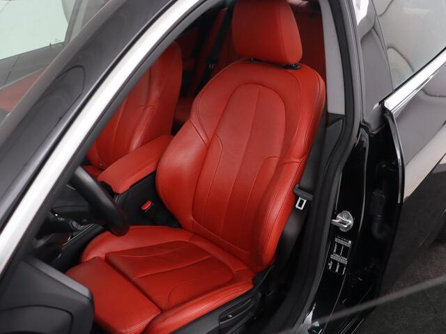 BMW 2-SERIE Gran Coupé 220i High Executive | Head-Up | Adaptive cruise | Leder | Camera | Stoelverwarming | Sportstoelen | Luxury Line | Carplay | Live Cockpit | Navigatie | Park Assist | Full LED