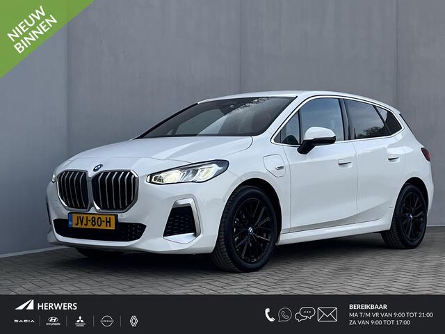 BMW 2-SERIE Active Tourer 225e xDrive M-Sport PHEV Automaat / Goed onderhouden / Navigatie / Camera / Apple Carplay Android / M Sportstoelen en stuur / Schakel-flippers /18" LM wielen /
