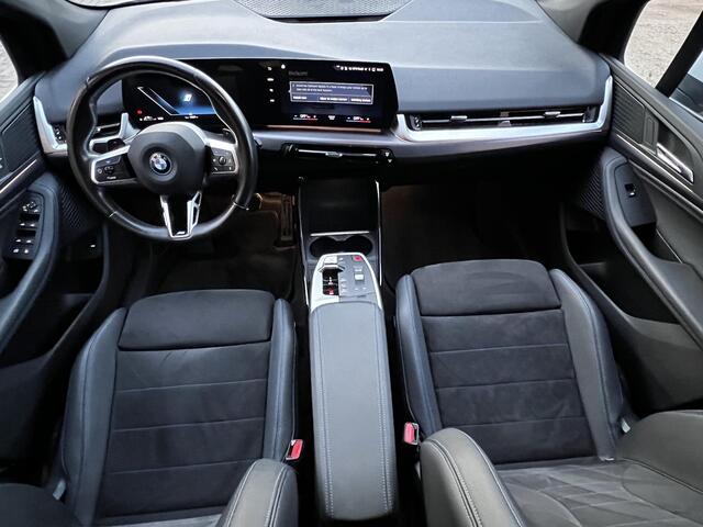 BMW 2-SERIE Active Tourer 225e xDrive M-Sport PHEV Automaat / Goed onderhouden / Navigatie / Camera / Apple Carplay Android / M Sportstoelen en stuur / Schakel-flippers /18" LM wielen /