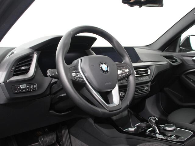 BMW 2-SERIE Gran Coupé 218i Automaat Introduction Edition | Panorama dak | Camera | Navigatie | Lichtmetalen velgen | Parkeer sensoren | Climate Control