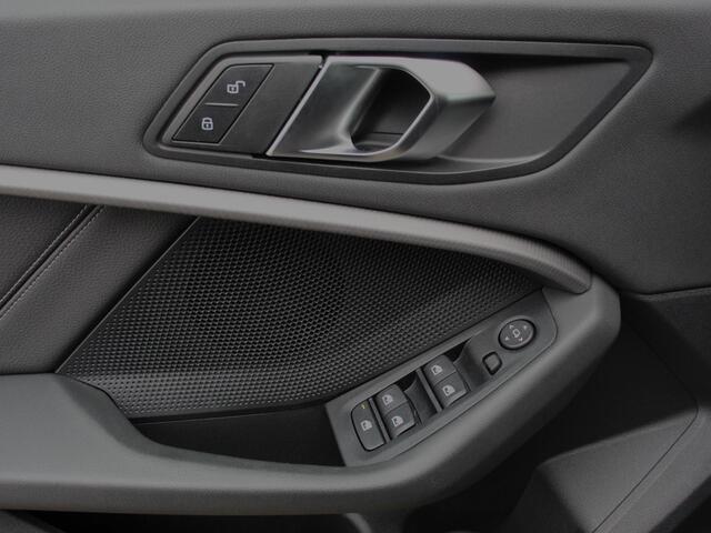 BMW 2-SERIE Gran Coupé 218i Automaat Introduction Edition | Panorama dak | Camera | Navigatie | Lichtmetalen velgen | Parkeer sensoren | Climate Control