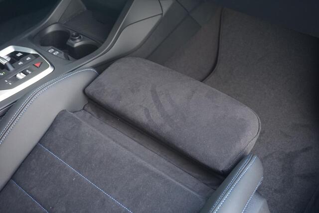 BMW 2-SERIE Gran Coupé 220 M Sportpakket Pro 19'' / Panoramadak / Harman Kardon / Head-Up Display / Driving Assistant Plus