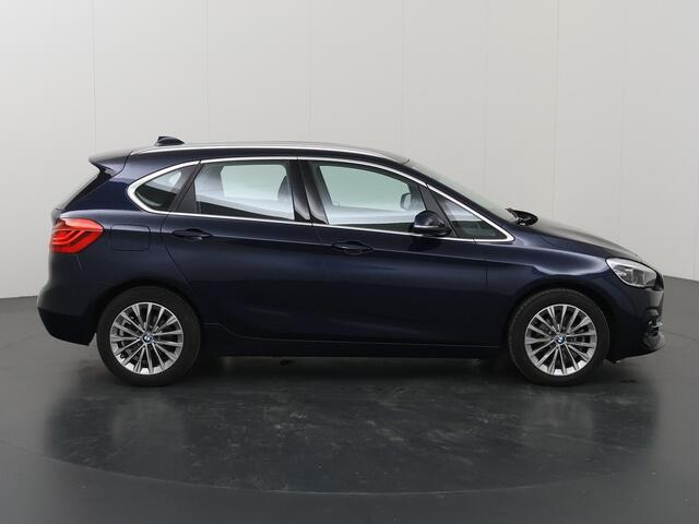 BMW 2-SERIE Active Tourer 218i Executive Edition | Sportstoelen | Cruise control | Climate Control | Elek. Achterklep | Parkeersensoren | Keyless start | Head-up Display |
