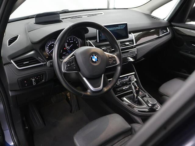 BMW 2-SERIE Active Tourer 218i Executive Edition | Sportstoelen | Cruise control | Climate Control | Elek. Achterklep | Parkeersensoren | Keyless start | Head-up Display |