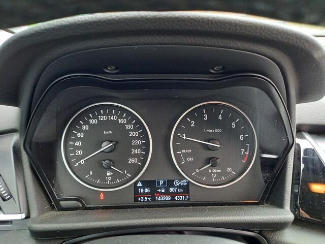 BMW 2-SERIE Active Tourer 218i High Executive - LED - PDC VOOR/ACHTER - TREKHAAK - CLIMATE - ELEK KLEP - CRUISE