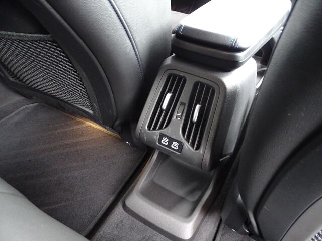 BMW 2-SERIE Active Tourer 225e M Sportpakket Adaptief M-onderstel Sportstoel DAB Parkeerhulpsysteem 18''LM Velgen