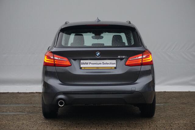BMW 2-SERIE Active Tourer 218i Sport Line | Head-Up Display / HIFI / Parking Pack / Stoelverwarming / Cruise Control / Elektrische achterklep