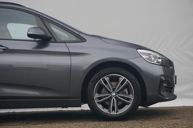BMW 2-SERIE Active Tourer 218i Sport Line | Head-Up Display / HIFI / Parking Pack / Stoelverwarming / Cruise Control / Elektrische achterklep