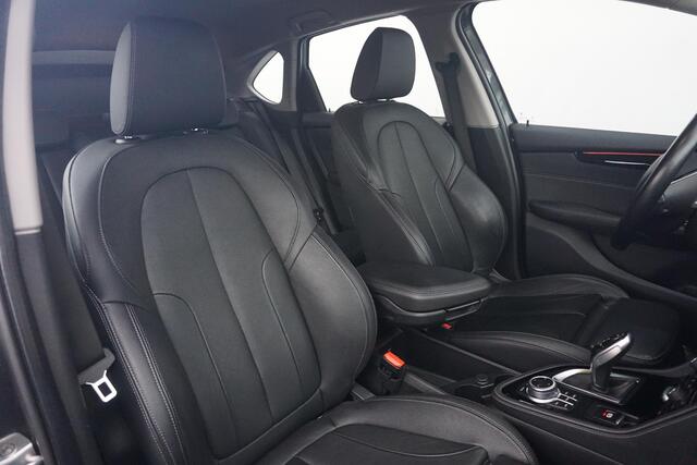 BMW 2-SERIE Active Tourer 218i Sport Line | Head-Up Display / HIFI / Parking Pack / Stoelverwarming / Cruise Control / Elektrische achterklep