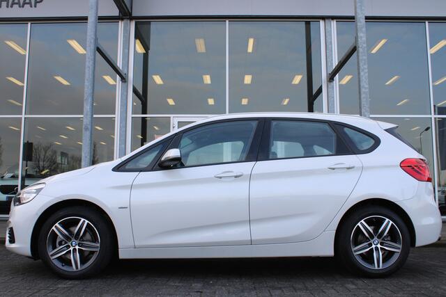 BMW 2-SERIE Active Tourer 218i Corporate Lease Executive | Camera | dealer onderhouden | Trekhaak |