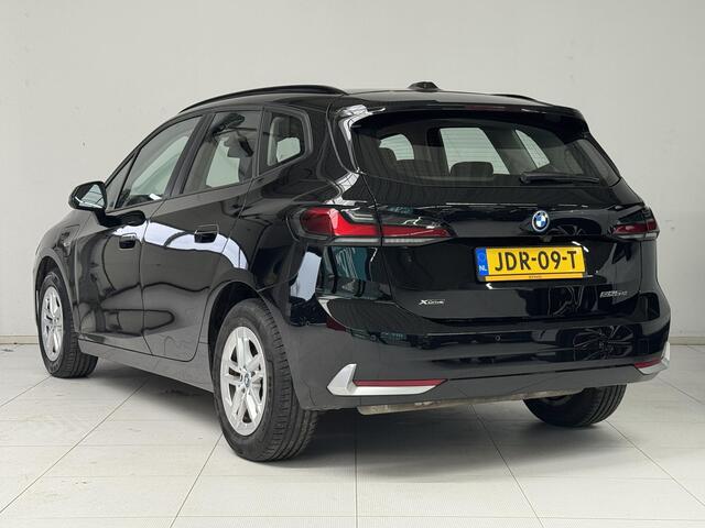 BMW 2-SERIE Active Tourer 225e xDrive | Navigatie | Camera | Harman / Kardon | BMW LED |