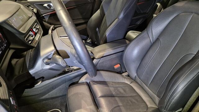 BMW 2-SERIE Gran Coupé 220i High Executive Edition | Panoramadak | Leder | Adaptieve cruise control | Head-Up | Trekhaak |