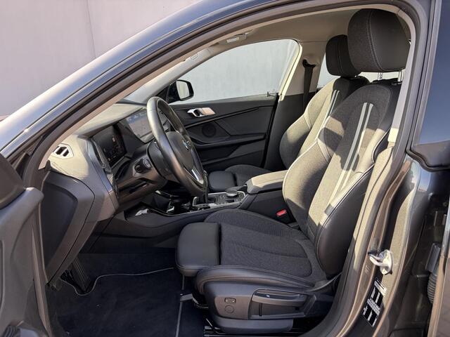 BMW 2-SERIE Gran Coupé 218i Exec. Edition Sport Line / Apple Carplay & Android Auto / Parkeersensoren voor en achter / Cruise control / DAB / 17" lichtmetalen velgen / Sportstoelen / Live Cockpit Plus