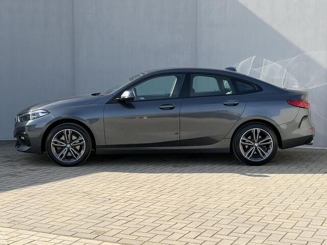 BMW 2-SERIE Gran Coupé 218i Exec. Edition Sport Line / Apple Carplay & Android Auto / Parkeersensoren voor en achter / Cruise control / DAB / 17" lichtmetalen velgen / Sportstoelen / Live Cockpit Plus