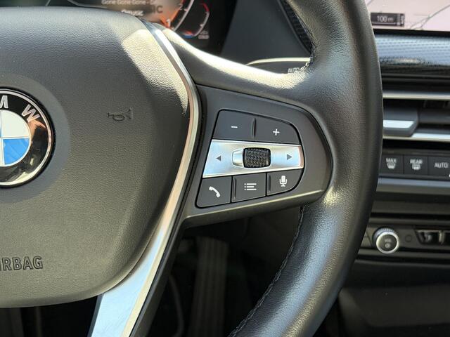 BMW 2-SERIE Gran Coupé 218i Exec. Edition Sport Line / Apple Carplay & Android Auto / Parkeersensoren voor en achter / Cruise control / DAB / 17" lichtmetalen velgen / Sportstoelen / Live Cockpit Plus