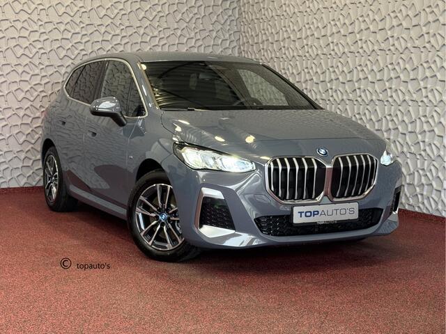 BMW 2-SERIE Active Tourer ? 230E ? M-SPORT ELEK.KLEP CAMERA WEGKLAPBARE.TREKHAAK AWD 4X4 4WD M-Sportpakket PHEV ? Top Auto's. Al 30 Jaar uw Bmw Specialist in , BMW M / M Sport / PHEV / HEV / Hybrid / Mhev / 25e / 30e / xDrive25e // xDrive30e / sDrive18i / sDrive20i 
