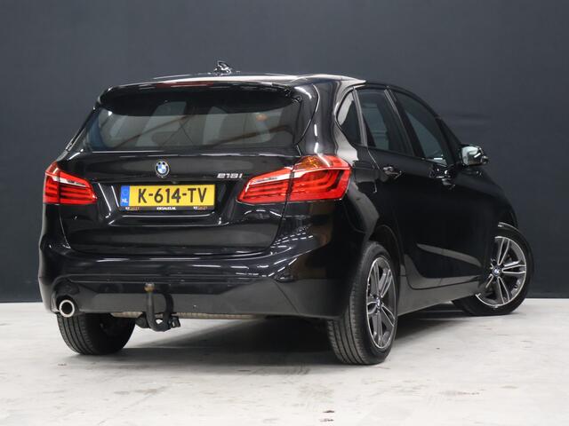 BMW 2-SERIE Active Tourer 218i High Executive M Sport [TREKHAAK, HARMAN/KARDON, CRUISE CONTROL, BLUETOOTH TELEFOON, HUD, ACHTERUITRIJCAMERA, PDC V+A, BMW LED, NIEUWSTAAT]