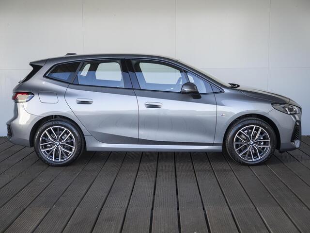 BMW 2-SERIE Active Tourer 225e xDrive | M Sport Pakket | Innovation Pack | 18" | Head-Up Display | Verwarmd Stuurwiel | Trekhaak | Ekris Selection