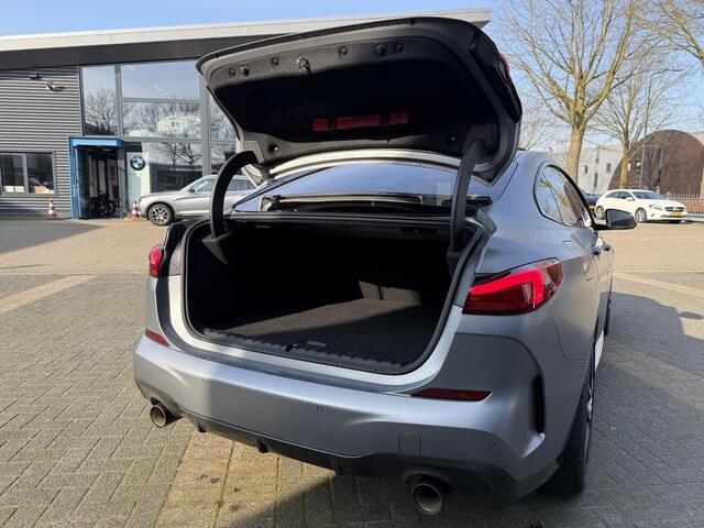 BMW 2-SERIE Gran Coupé 220i M-SPORT| BOMVOL! | HARMAN KARDON| PANO| FROZEN GREY| STOEL+ STUURVERWARMING| DEALER OH. | ORIGINEEL NEDERLANDS| KUIPSTOELEN| LEER | 19 INCH!