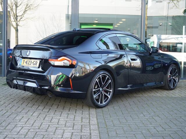 BMW 2-SERIE Coupé 220i M-Sport Pro / SPORTONDERSTEL / HARMAN KARDON / PANO / SPORTSTOELEN / PDC / WIDESCREEN NAVI / ALARM KLASSE 3 / CRUISE / 19'' LMV