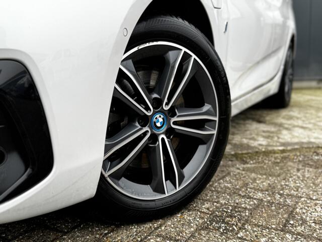 BMW 2-SERIE Active Tourer 225xe iPerformance Executive - Navigatie - Stoelverwarming - Camera - Trekhaak