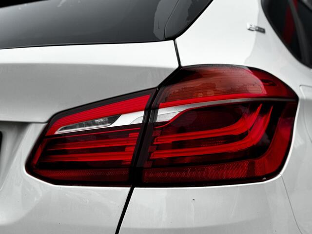 BMW 2-SERIE Active Tourer 225xe iPerformance Executive - Navigatie - Stoelverwarming - Camera - Trekhaak