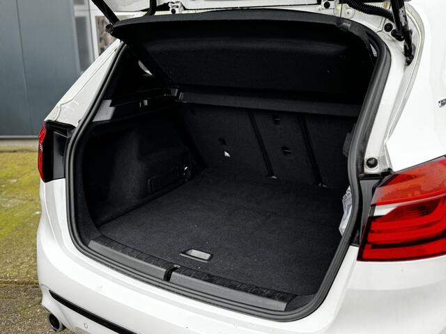 BMW 2-SERIE Active Tourer 225xe iPerformance Executive - Navigatie - Stoelverwarming - Camera - Trekhaak