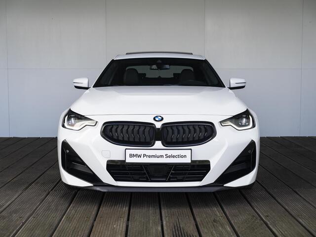 BMW 2-SERIE Coupé 220i | High Executive | M Sportpakket Pro | Schuif-/kanteldak | Laserlicht | Stoelverwarming | 19''