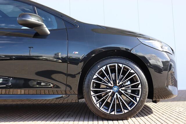 BMW 2-SERIE Active Tourer 225e xDrive M Sportpakket/ Premium Pack/ Stuurverwarming/ Comfort Acces/ Elektrische Trekhaak/ Panoramadak/ Harman-Kardon | Ekris Selection