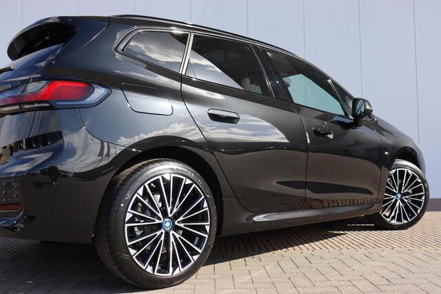 BMW 2-SERIE Active Tourer 225e xDrive M Sportpakket/ Premium Pack/ Stuurverwarming/ Comfort Acces/ Elektrische Trekhaak/ Panoramadak/ Harman-Kardon | Ekris Selection