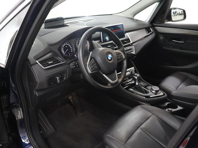 BMW 2-SERIE Active Tourer 225xe iPerformance High Executive | HUD | Lederen Interieur | Groot Navigatie | DAB | Camera | Stoelverwarming | Panoramadak | Harman/Kardon | BMW LED | Ele. kofferdeksel |