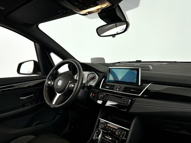 BMW 2-SERIE Active Tourer 218i Executive Edition | Panoramadak | Parkeercamera | Stoelverwarming | Head-up Display |