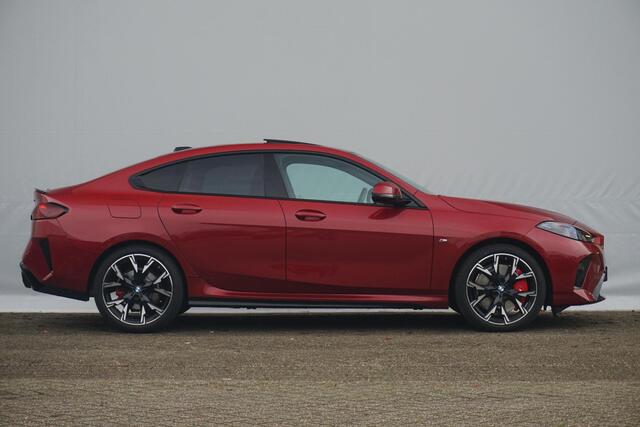 BMW 2-SERIE Gran Coupé 220 M Sportpakket Pro 19'' / Panoramadak / Comfort Access / Driving Assistant | Ekris Selection