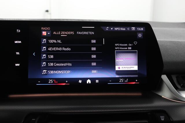 BMW 2-SERIE Active Tourer 225e xDrive | M Sportpakket | Harman-Kardon | Trekhaak | elektrisch glazen panorama-dak |