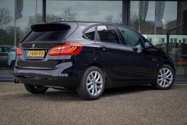 BMW 2-SERIE Active Tourer 225xe iP Executive / PDC / Stoelverwarming / LED / Elek Klep