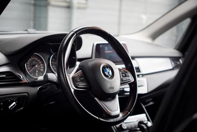 BMW 2-SERIE Active Tourer 225xe iP Executive / PDC / Stoelverwarming / LED / Elek Klep