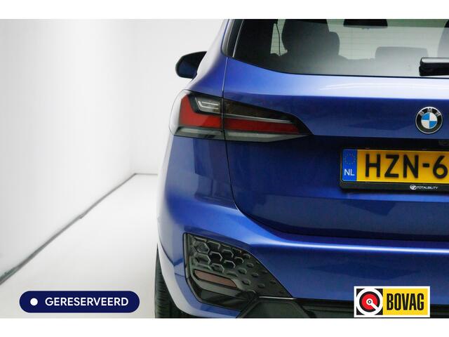 BMW 2-SERIE Active Tourer 218i M-Sport automaat | 19 inch Individual Panoramadak | Harman Kardon | HUD Adaptive cruise, 360 Camera, PDC V+A, El.verstelbare stoel met geheugen, Elektrische achterklep, Keyless